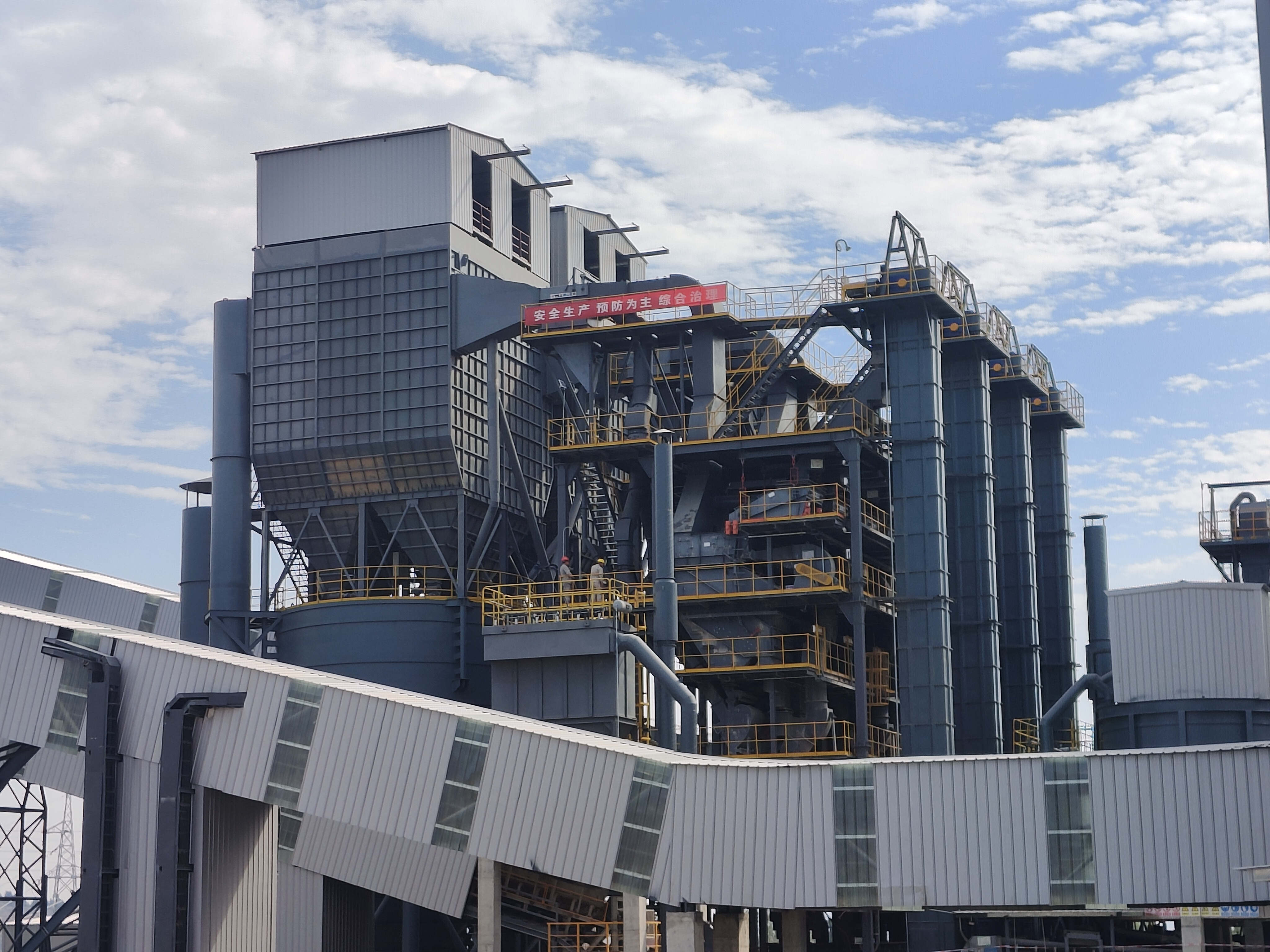 為什么砂石產(chǎn)線推薦選擇制砂樓？制砂樓有什么優(yōu)勢？