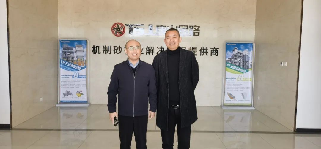 山東省砂石協(xié)會(huì)專(zhuān)職副秘書(shū)長(zhǎng)陳文蒞臨唐山金路，考察特細(xì)砂制砂樓