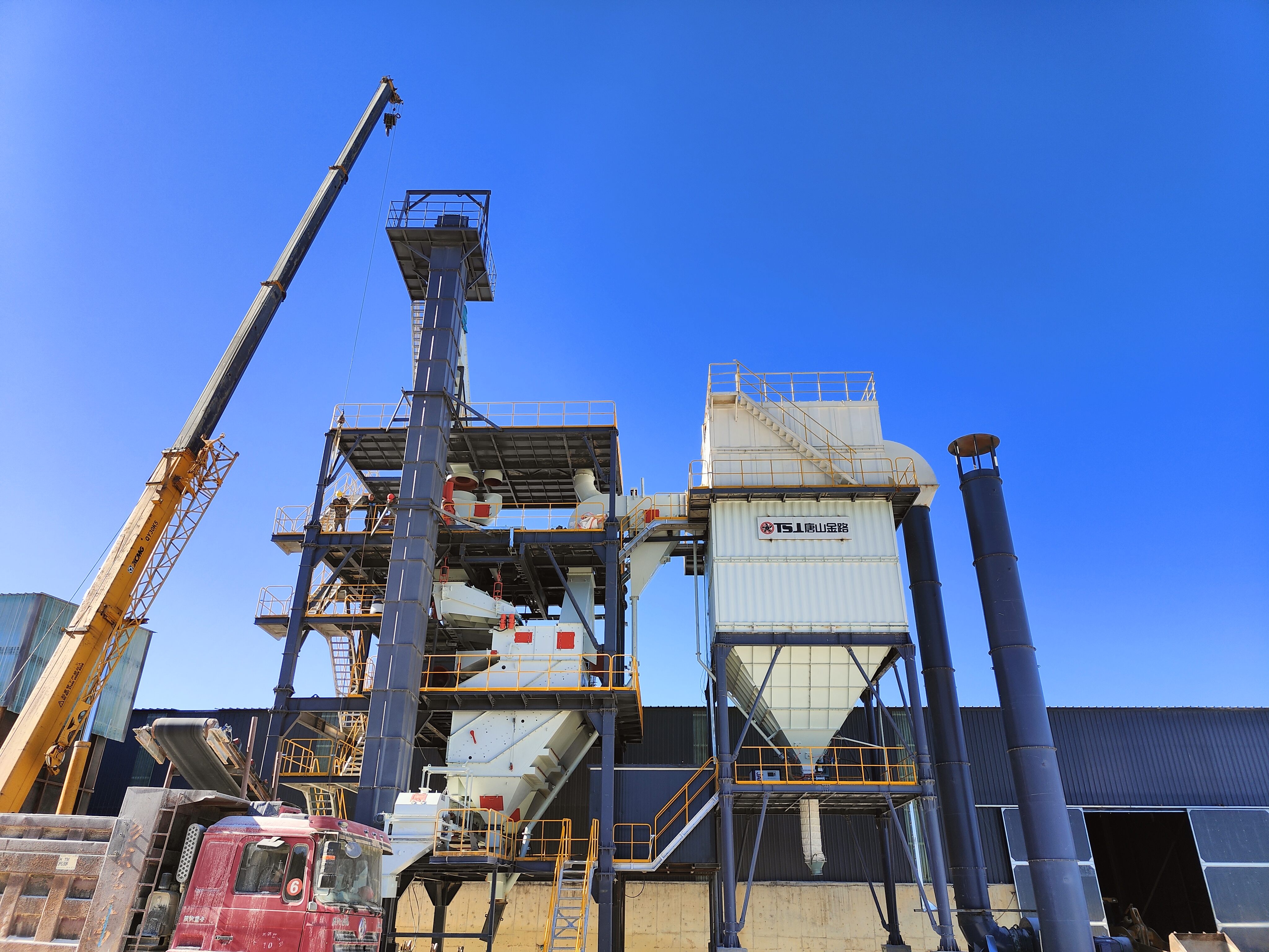 告別 “砂荒” 焦慮！揭秘制砂樓如何讓機(jī)制砂細(xì)度、含粉率 “指哪打哪”